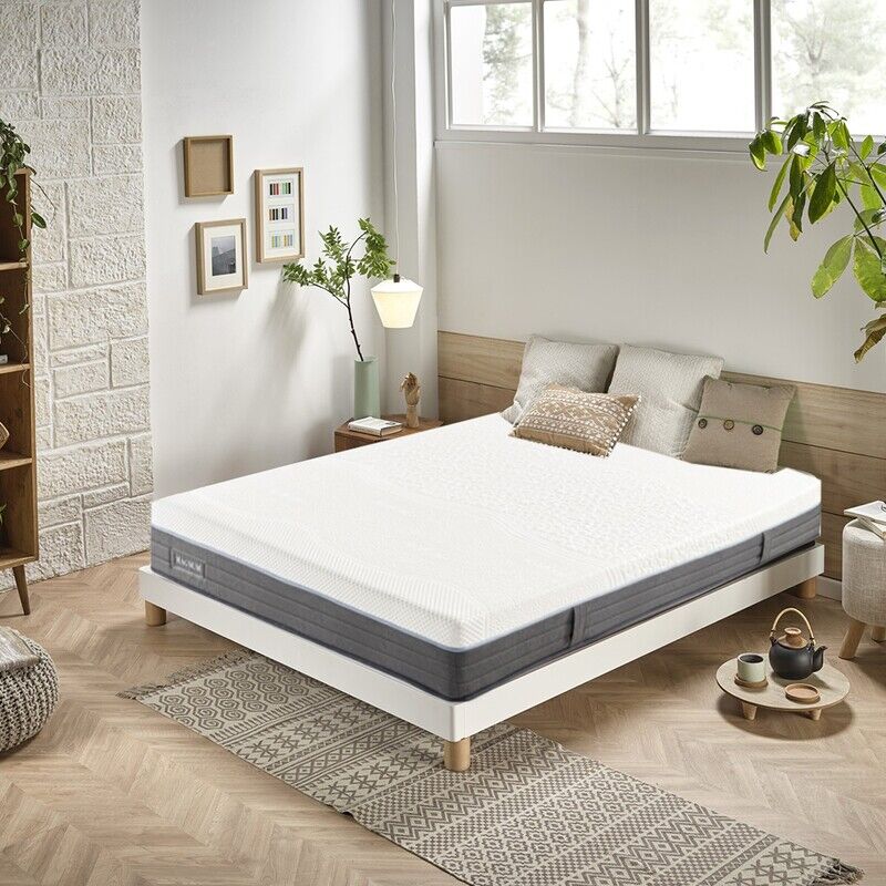 Vista detallada del colchón Magnum sobre una base de cama, mostrando su diseño acolchado y superficie ergonómica, ideal para ofrecer un descanso óptimo y soporte lumbar.